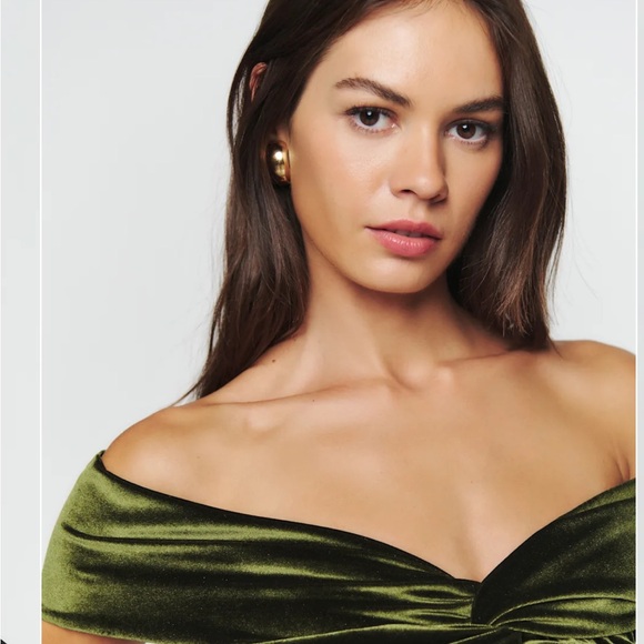 Reformation Ezlynn Knit Top
Color: Moss Green Velvet - Picture 4 of 7